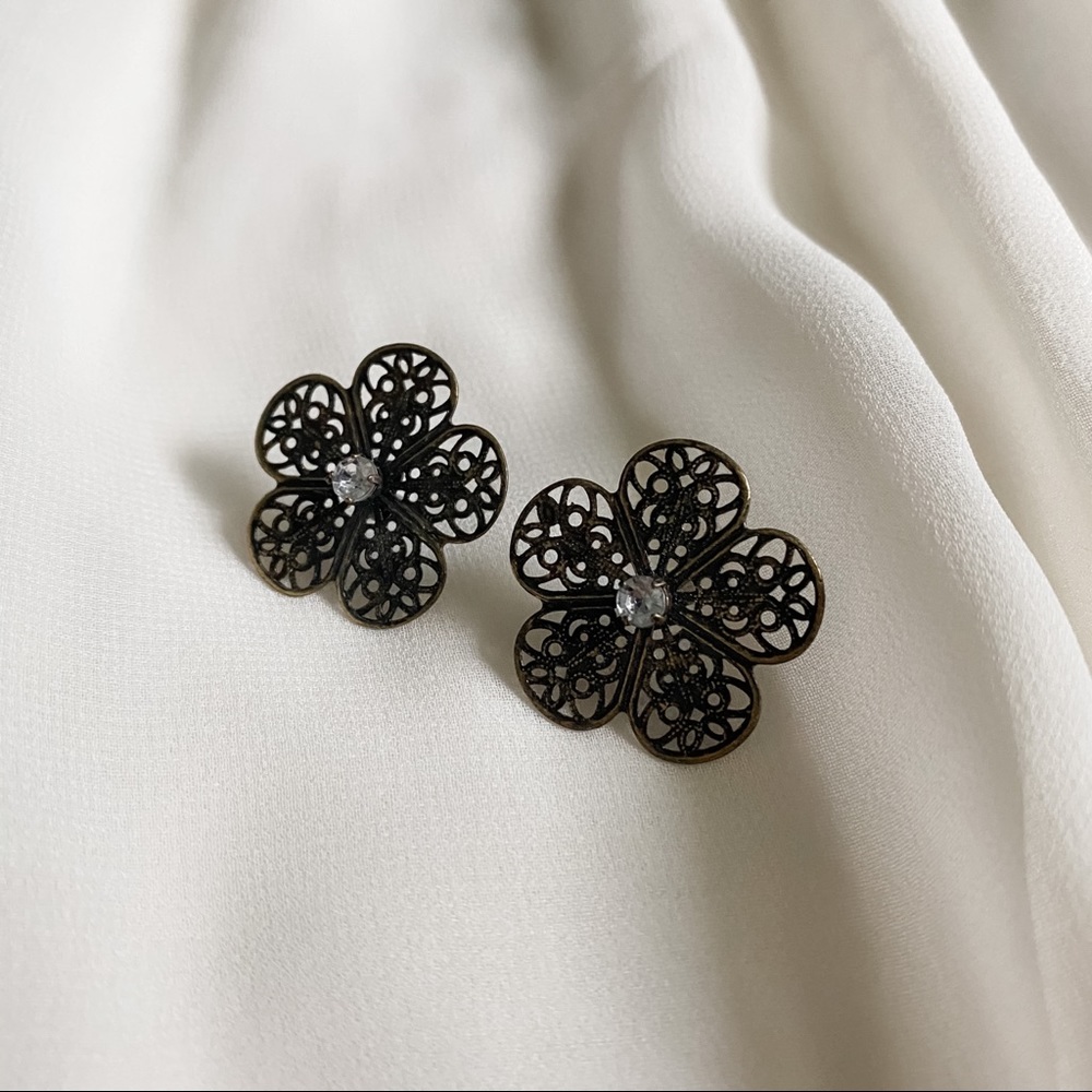 Vtg Brass Jeweled Center Flower Detailed Earrings